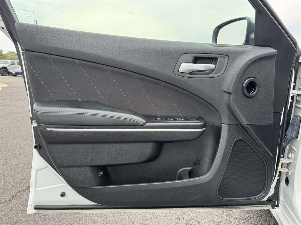 2019 Dodge Charger SXT photo 25
