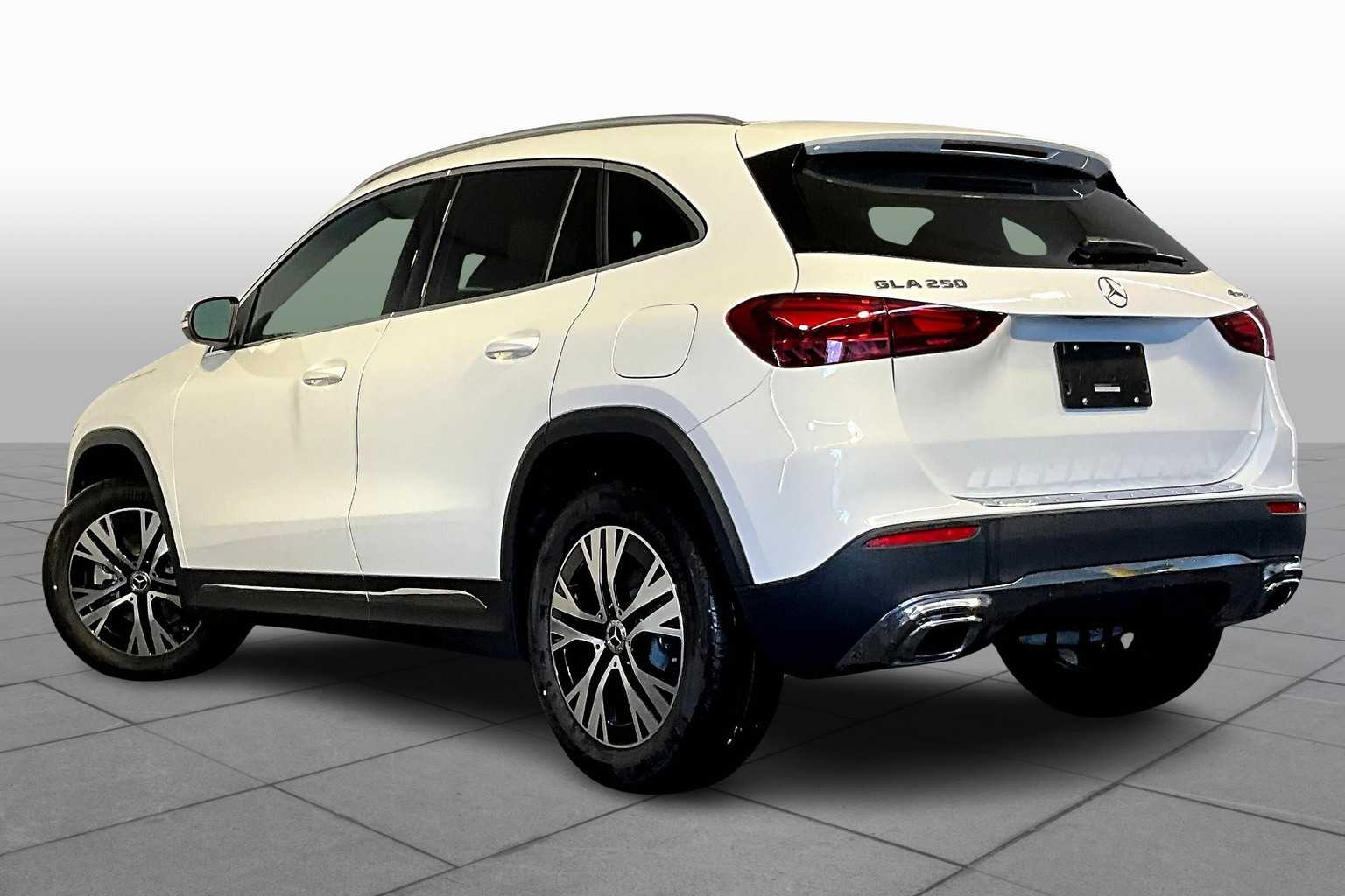 2025 Mercedes Benz GLA 250 4MATIC photo 3