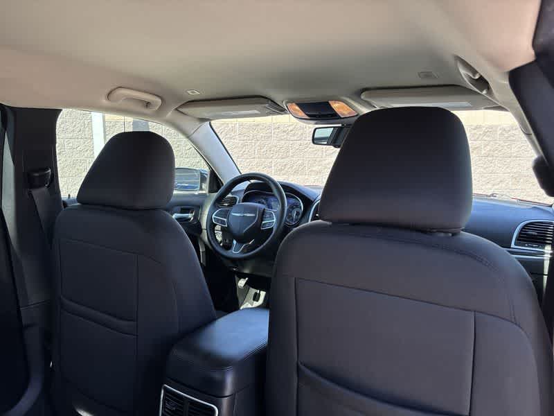 2020 Chrysler 300 Touring photo 15