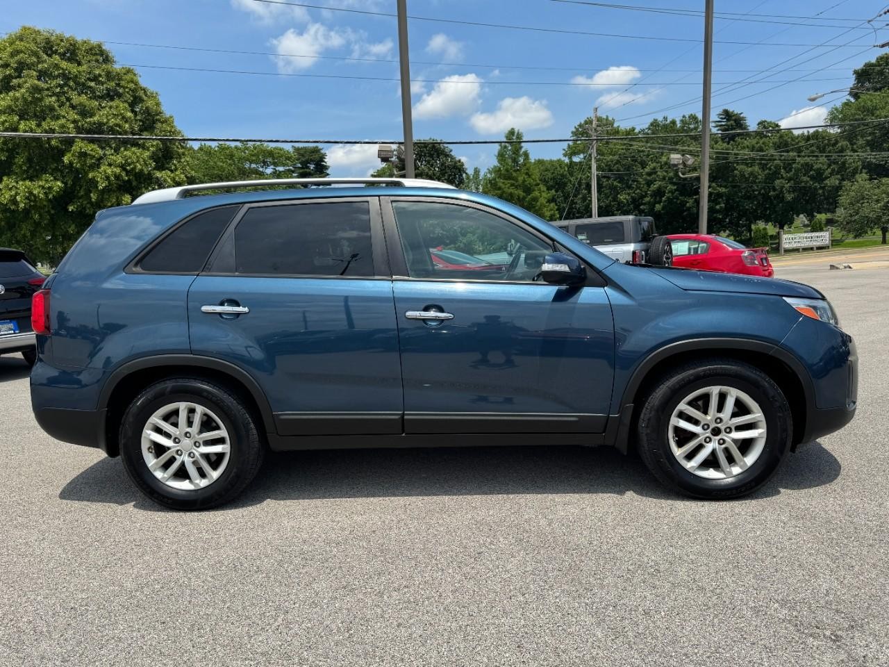 Used 2014 Kia Sorento LX with VIN 5XYKT4A70EG461087 for sale in Saint Charles, MO