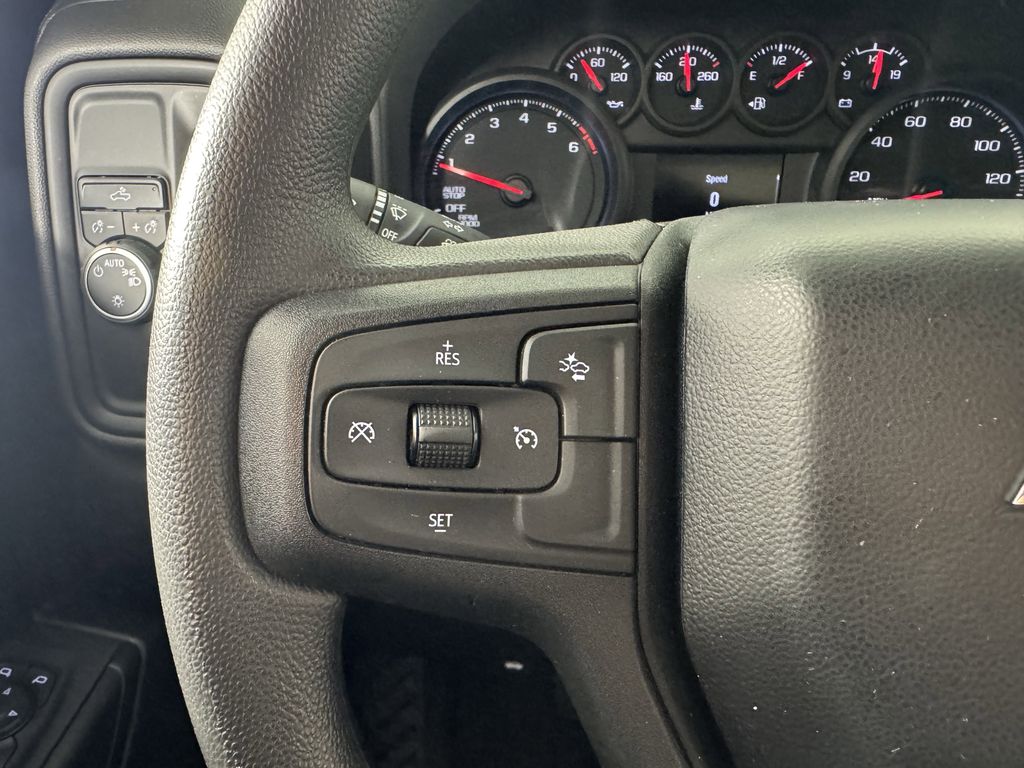 2024 Chevrolet Silverado 1500 Custom photo 3
