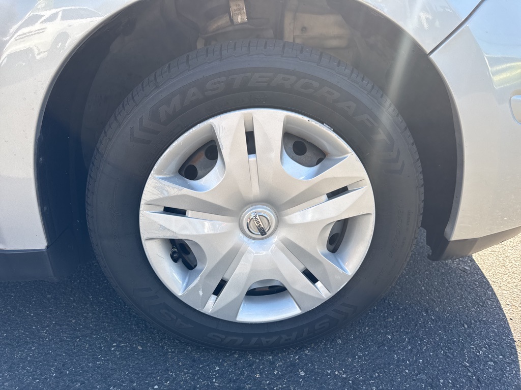 2012 Nissan Versa 1.8 S photo 9