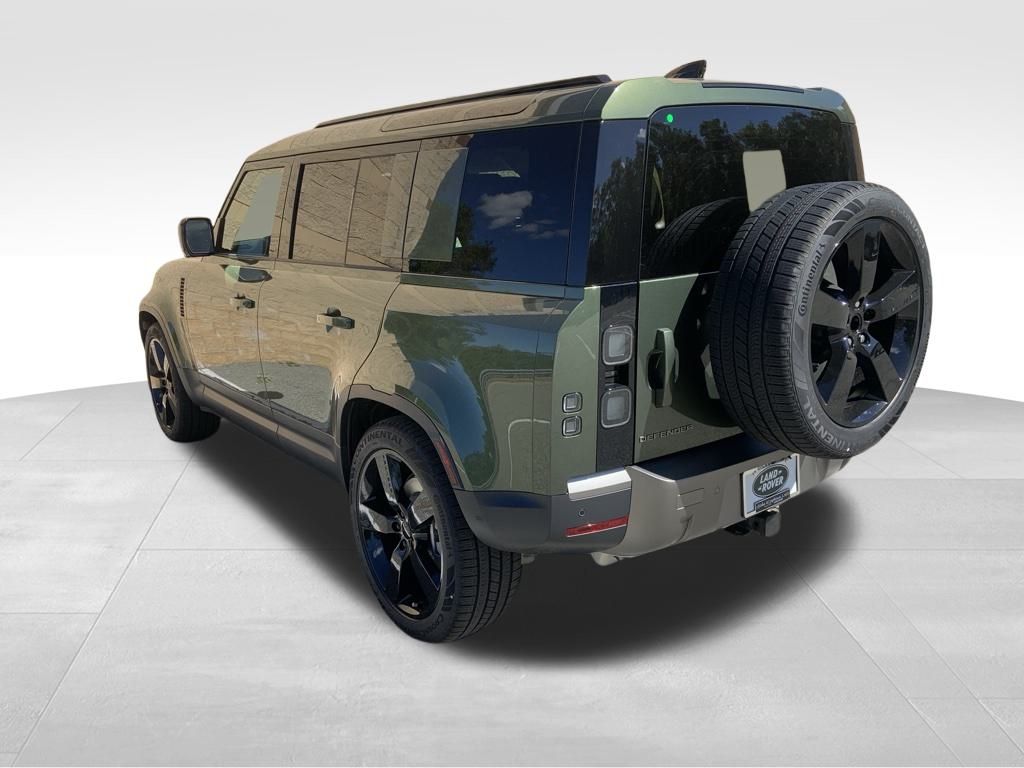 2026 Land Rover Defender 110 S photo 8