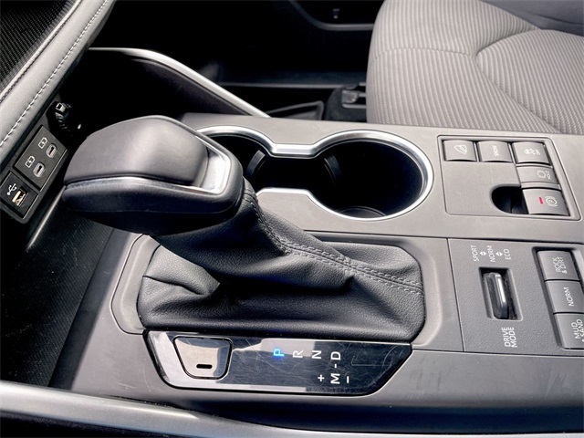 2024 Toyota Highlander LE photo 12