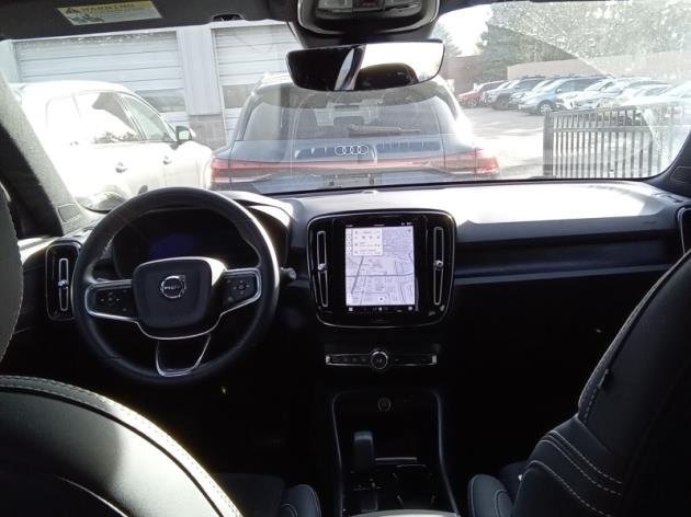 2023 Volvo XC40 Recharge Twin Plus photo 3