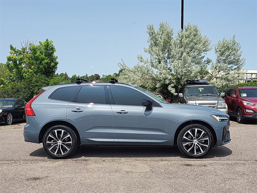2023 Volvo XC60 B5 Plus photo 3