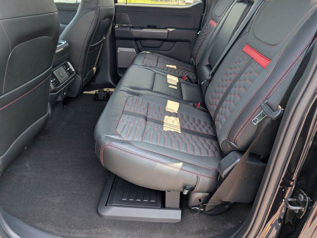 2025 Ford F-150 Lariat photo 8