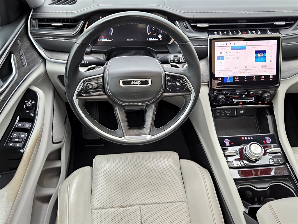 2023 Jeep Grand Cherokee Overland photo 11