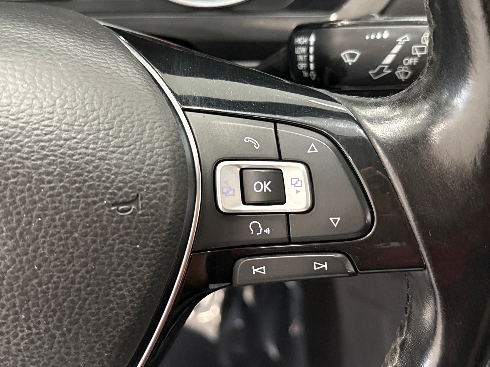 2018 Volkswagen Tiguan SE photo 23