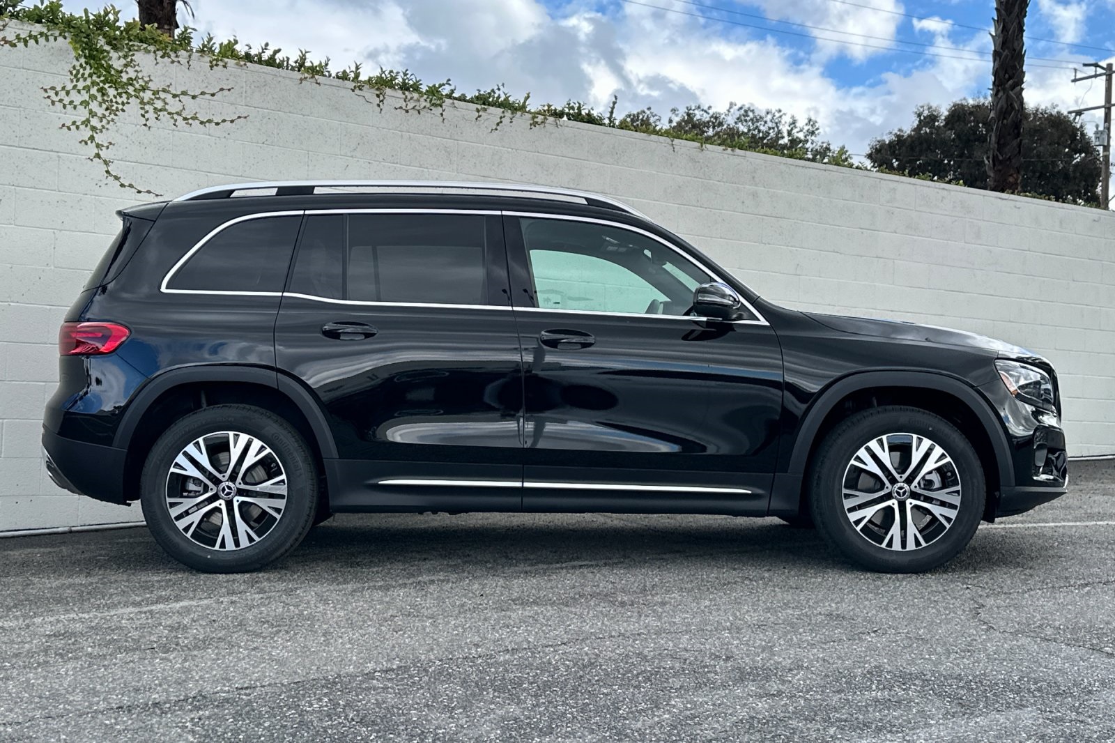 2026 Mercedes Benz GLB 250 photo 3