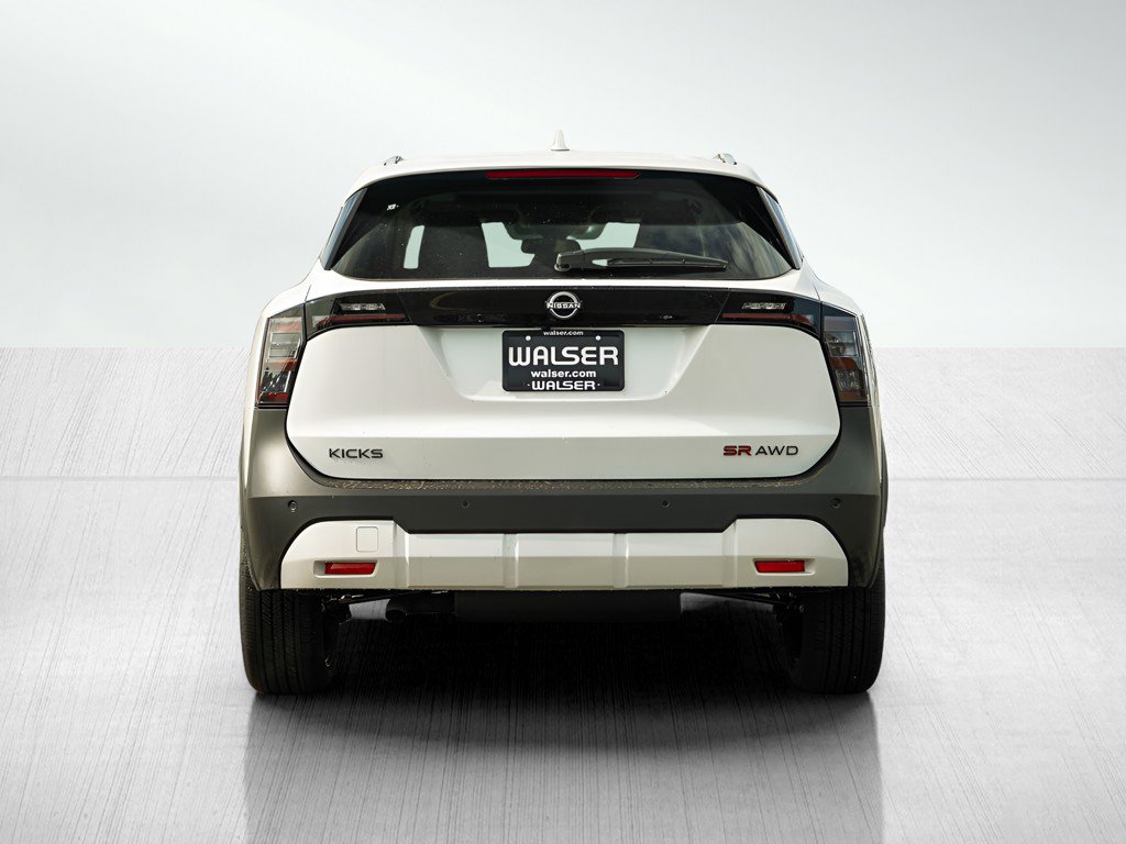 2025 Nissan Kicks SR photo 4