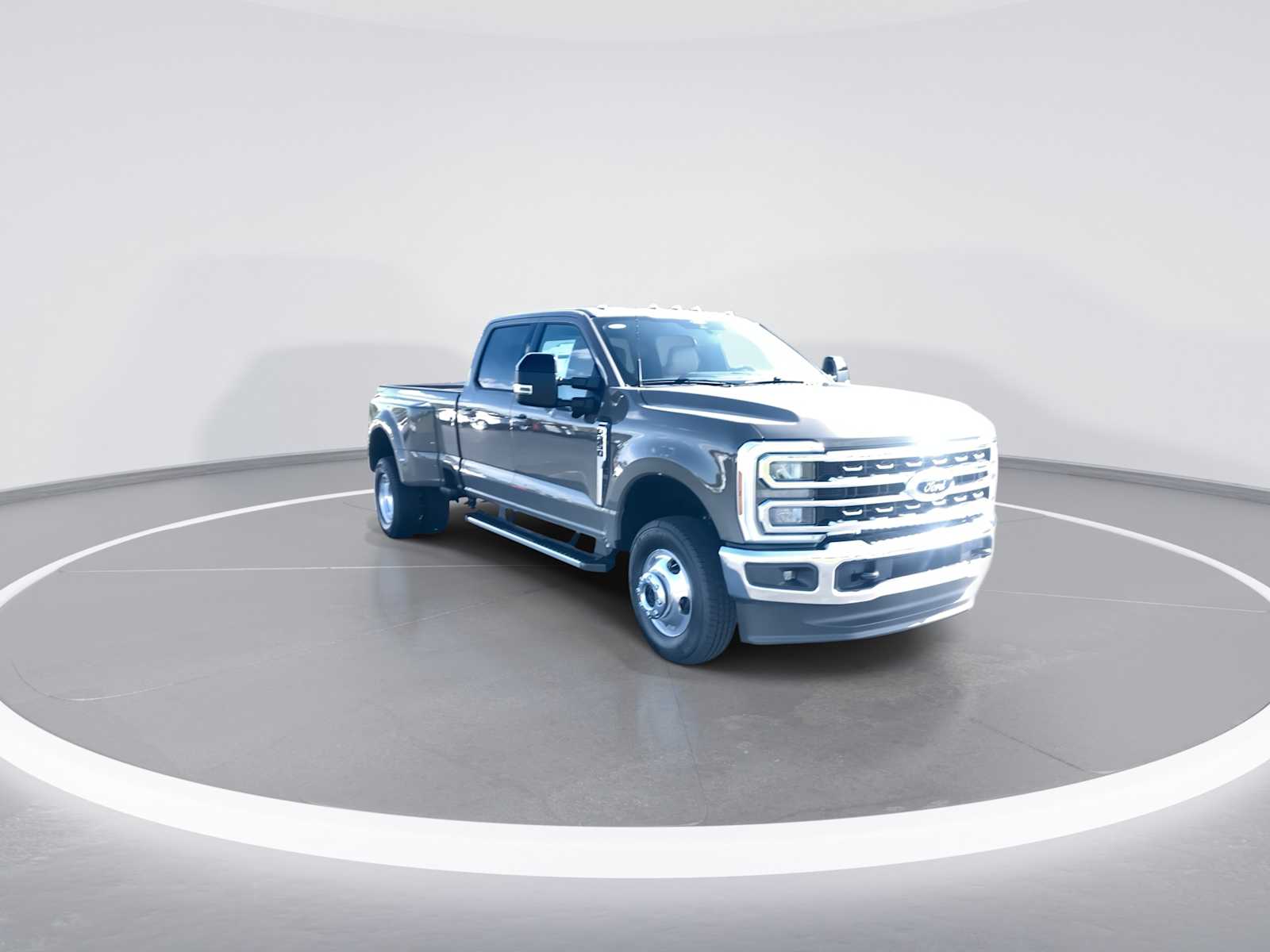 2026 Ford F-350 Lariat photo 2