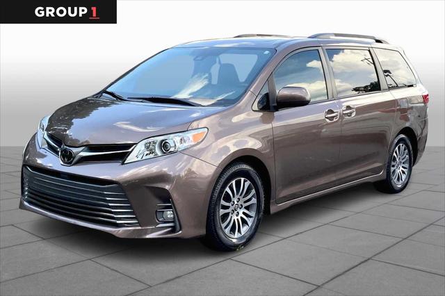 2020 Toyota Sienna XLE's photo