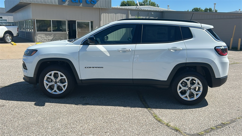 2025 Jeep Compass Latitude photo 8