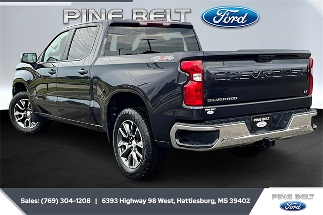 2023 Chevrolet Silverado 1500 LT photo 2