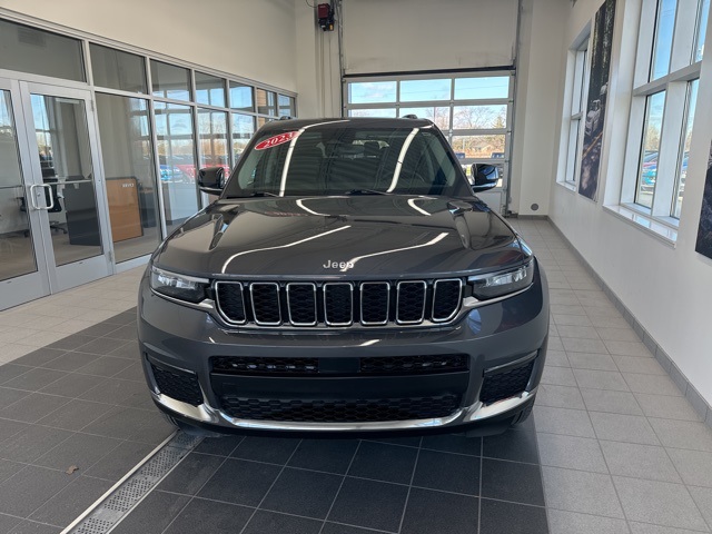 2023 Jeep Grand Cherokee Limited photo 2