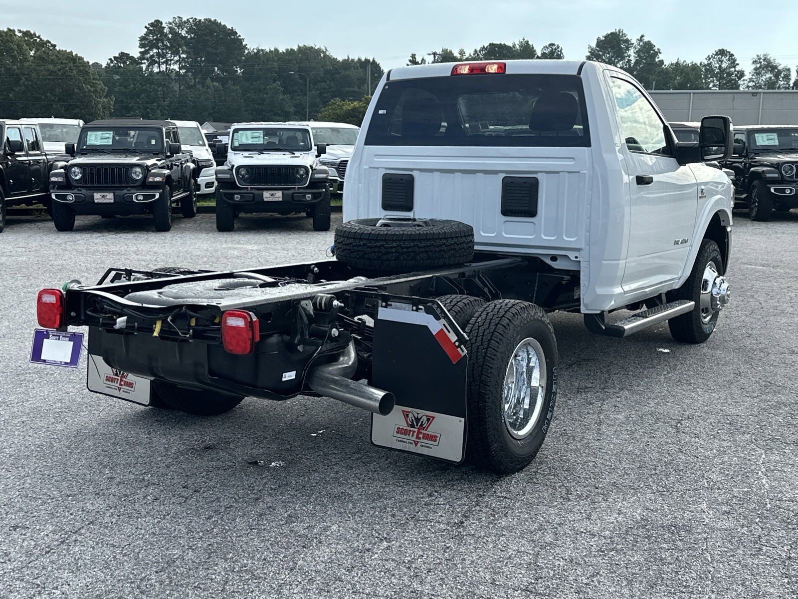 2024 Ram 3500 SLT photo 8