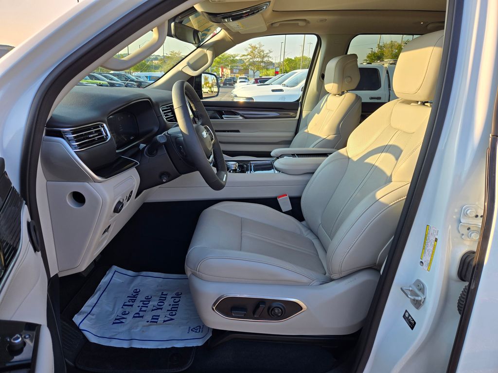 2024 Jeep Wagoneer Base photo 13