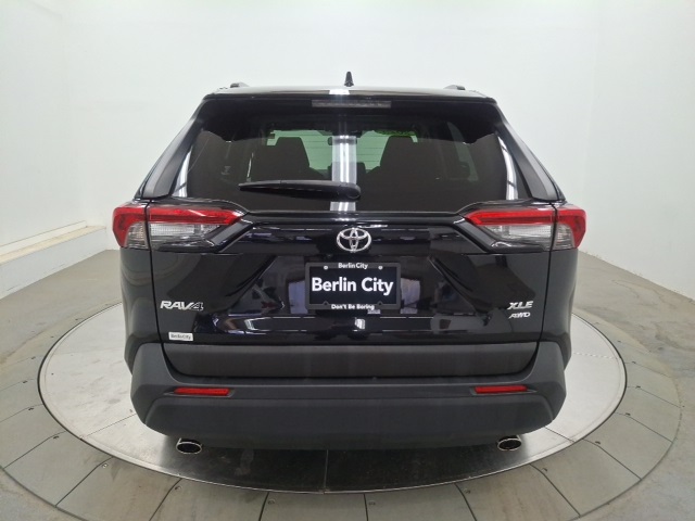 2023 Toyota RAV4 XLE photo 4