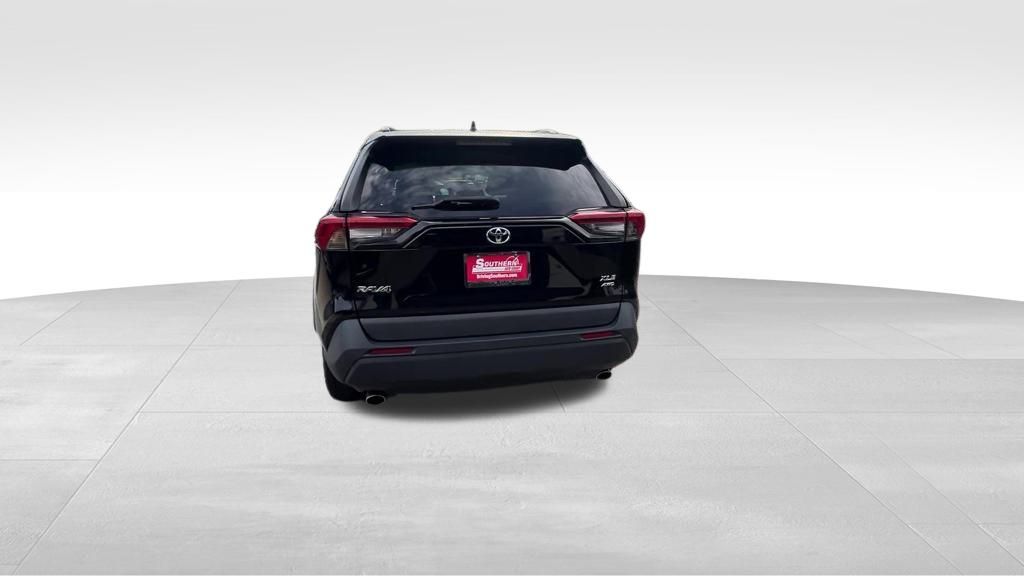 2022 Toyota RAV4 XLE photo 4