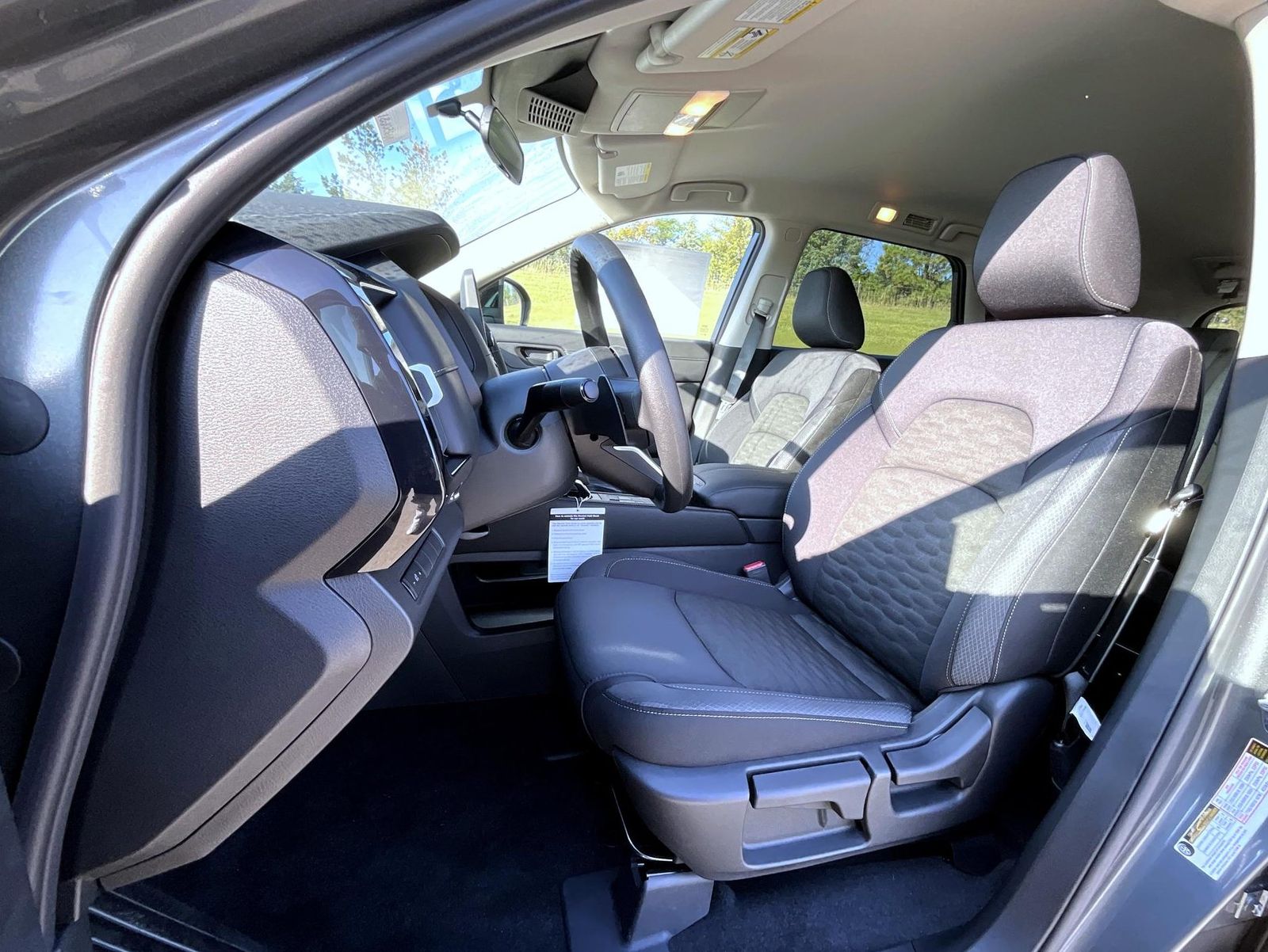 2025 Nissan Pathfinder S photo 10