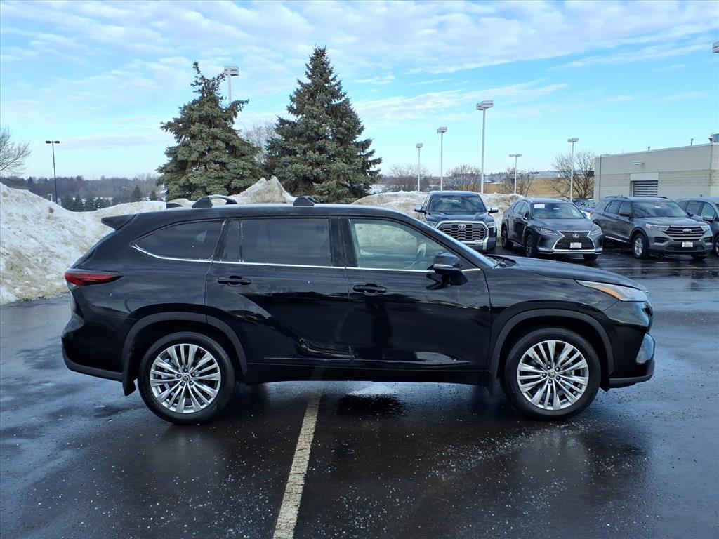 Certified 2025 Toyota Highlander Platinum with VIN 5TDKDRBH2SS581795 for sale in Burnsville, Minnesota