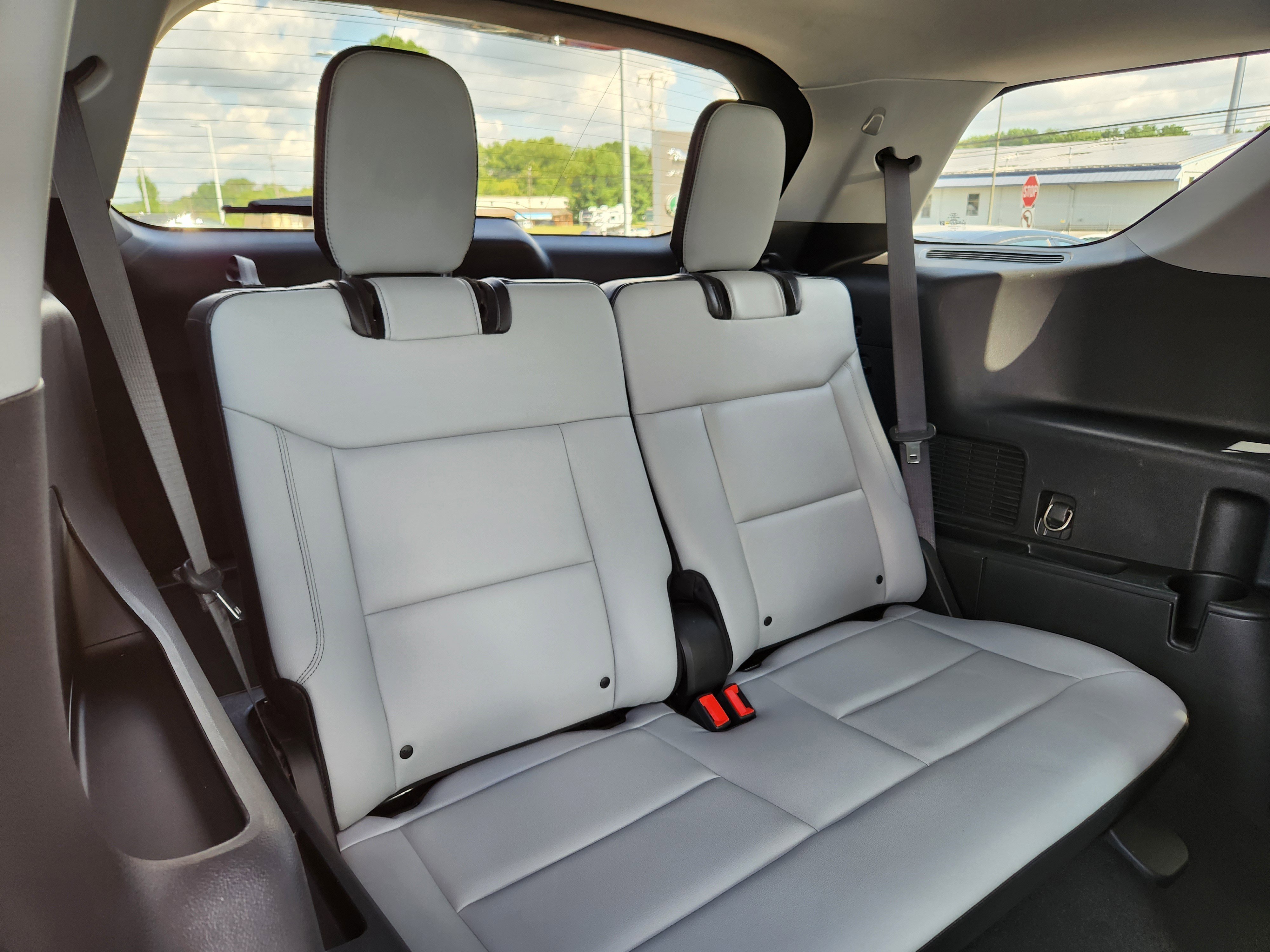 2021 Ford Explorer XLT photo 3