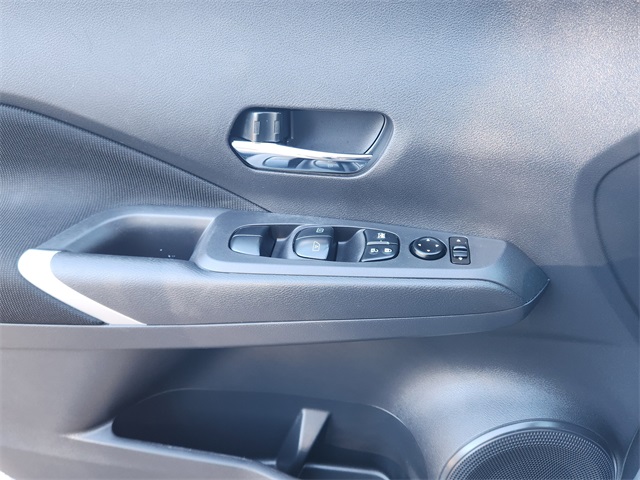 2023 Nissan Kicks SV photo 4