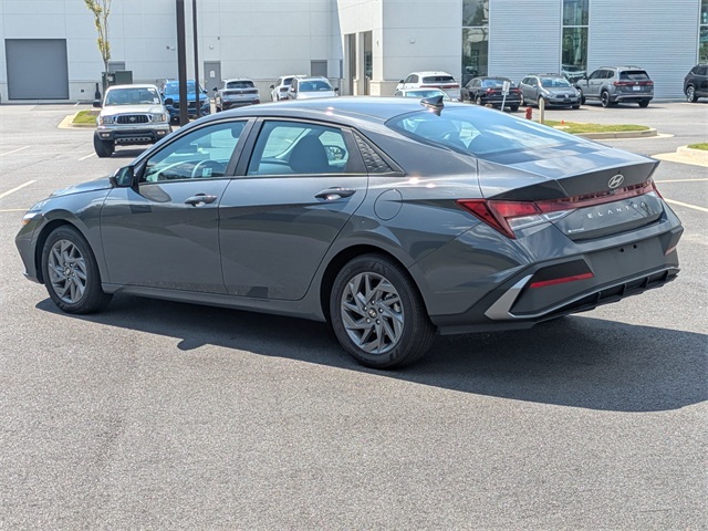 2024 Hyundai Elantra SEL photo 5