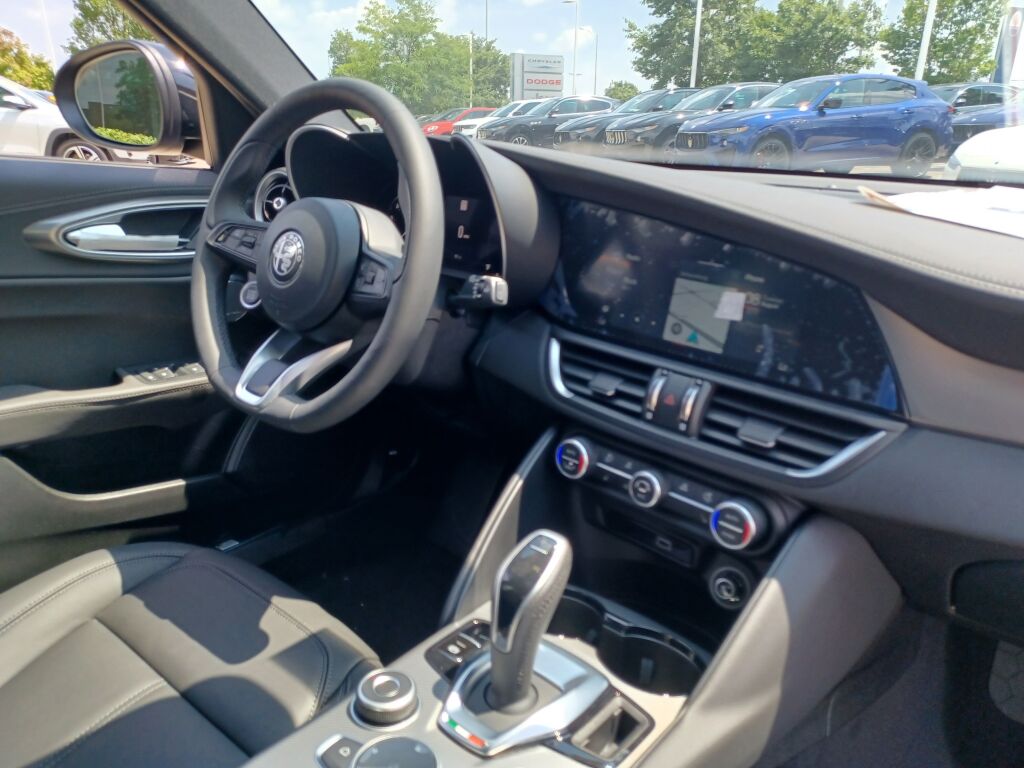 2024 Alfa Romeo Giulia Ti photo 2