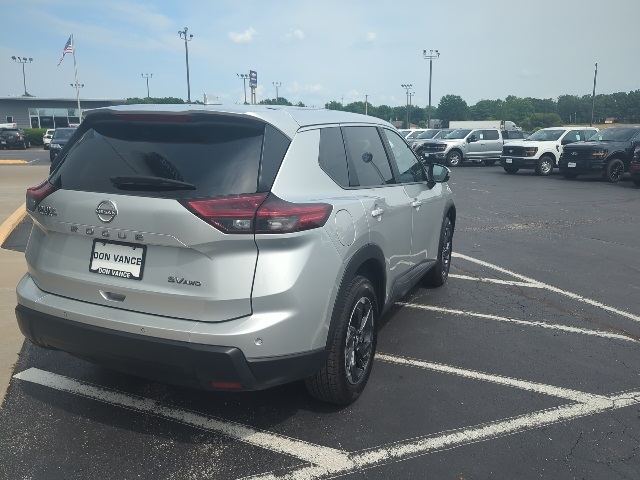 2024 Nissan Rogue SV photo 4