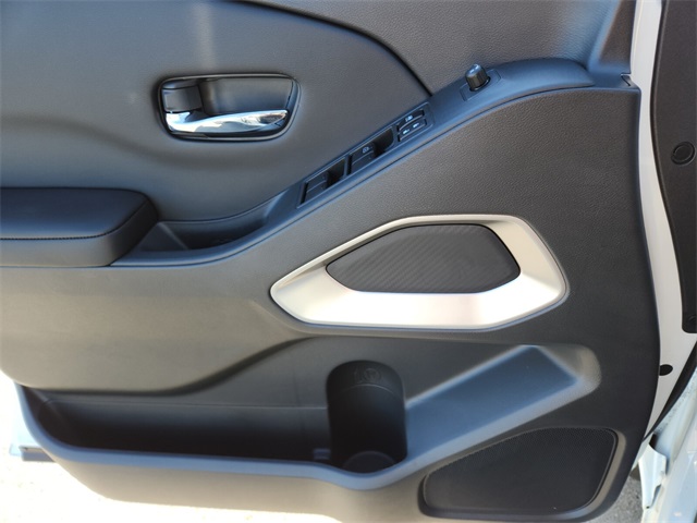 2025 Nissan Frontier SV photo 18
