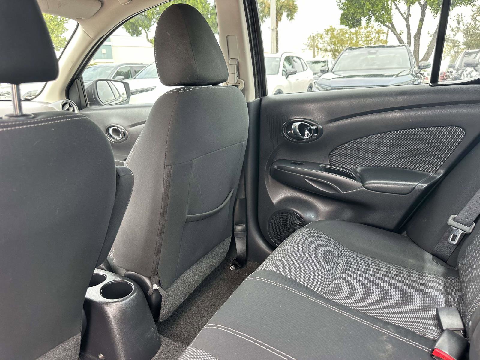 2015 Nissan Versa SV Sedan photo 12