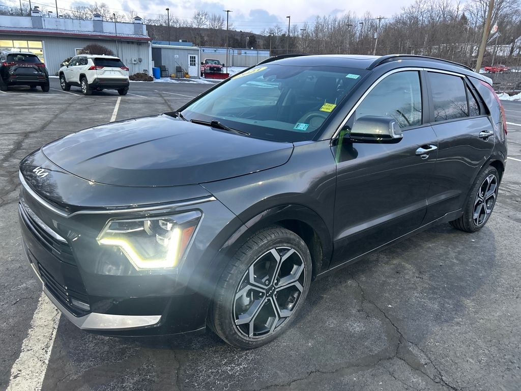 2023 Kia Niro SX Touring's photo