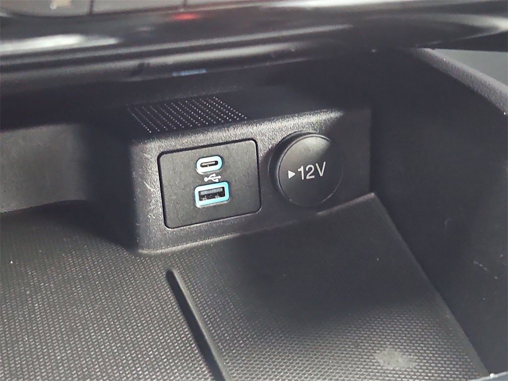 2022 Ford Escape Hybrid Titanium photo 19