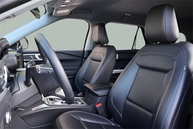 2022 Ford Explorer XLT photo 3