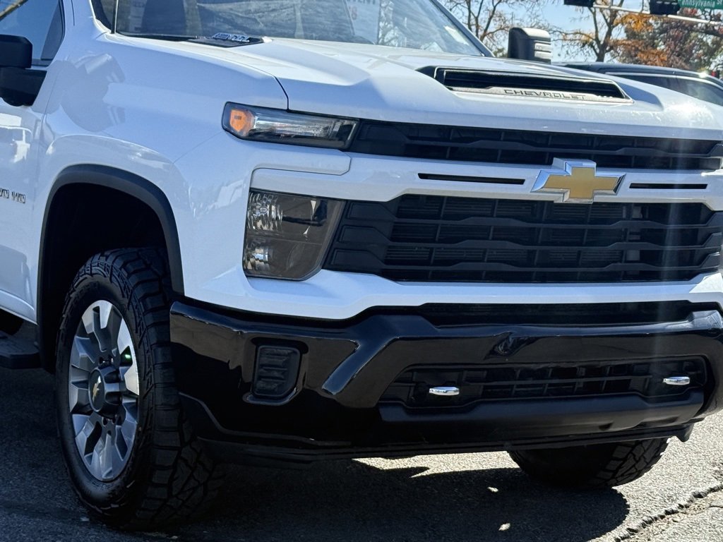 2024 Chevrolet Silverado 2500HD Custom photo 2