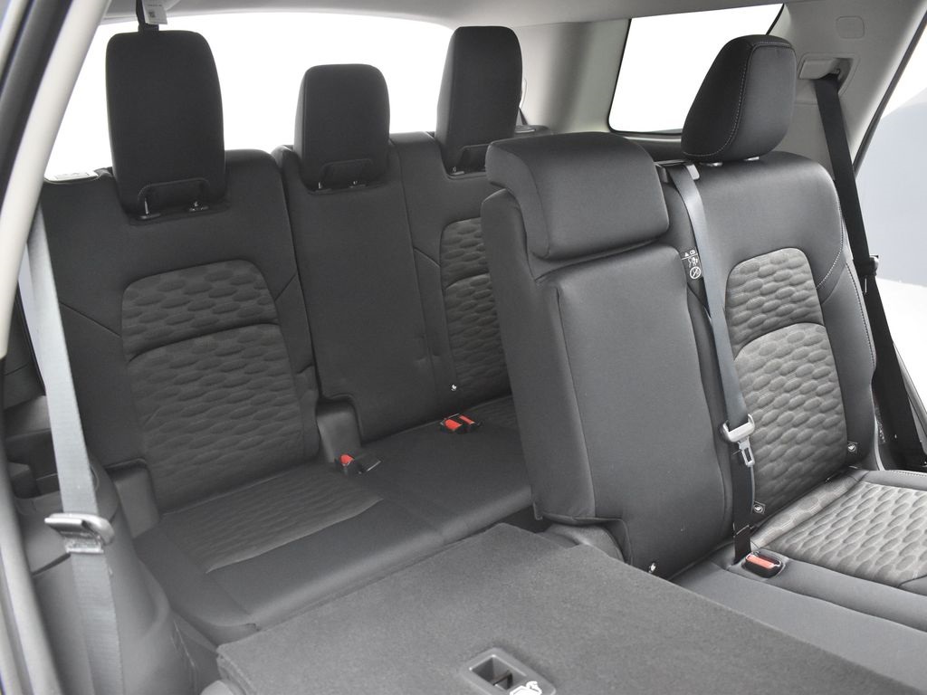 2025 Nissan Pathfinder S photo 22
