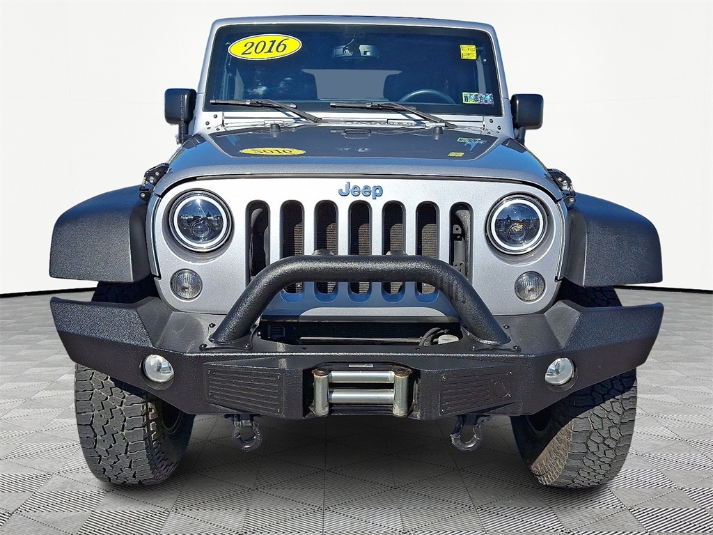 2016 Jeep Wrangler Unlimited Rubicon photo 2