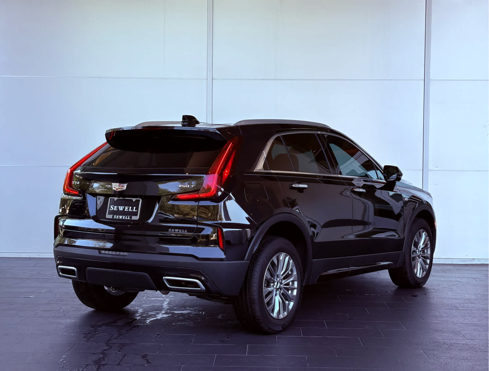 2025 Cadillac XT4 Premium Luxury photo 3