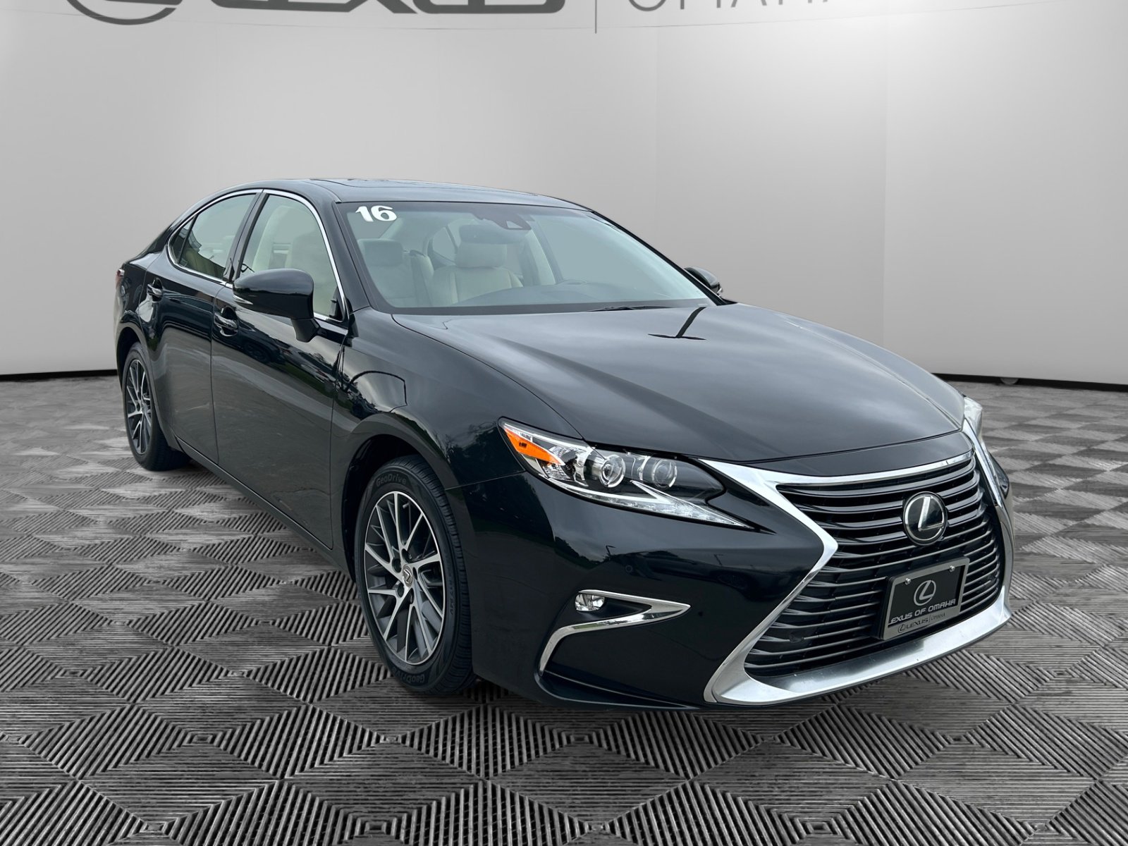 2016 Lexus ES 350's photo
