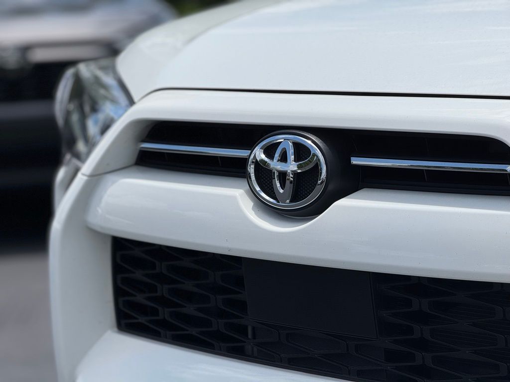 2024 Toyota 4Runner SR5 photo 7
