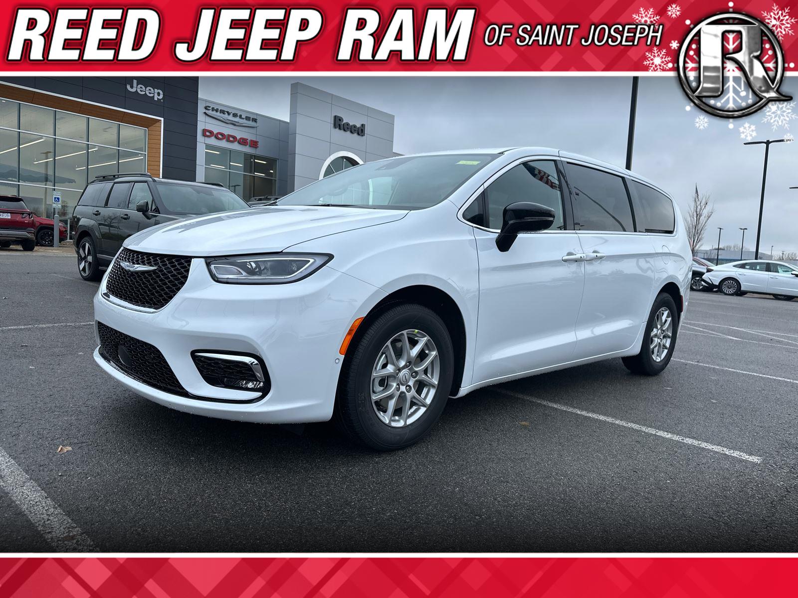 2026 Chrysler Pacifica Select's photo