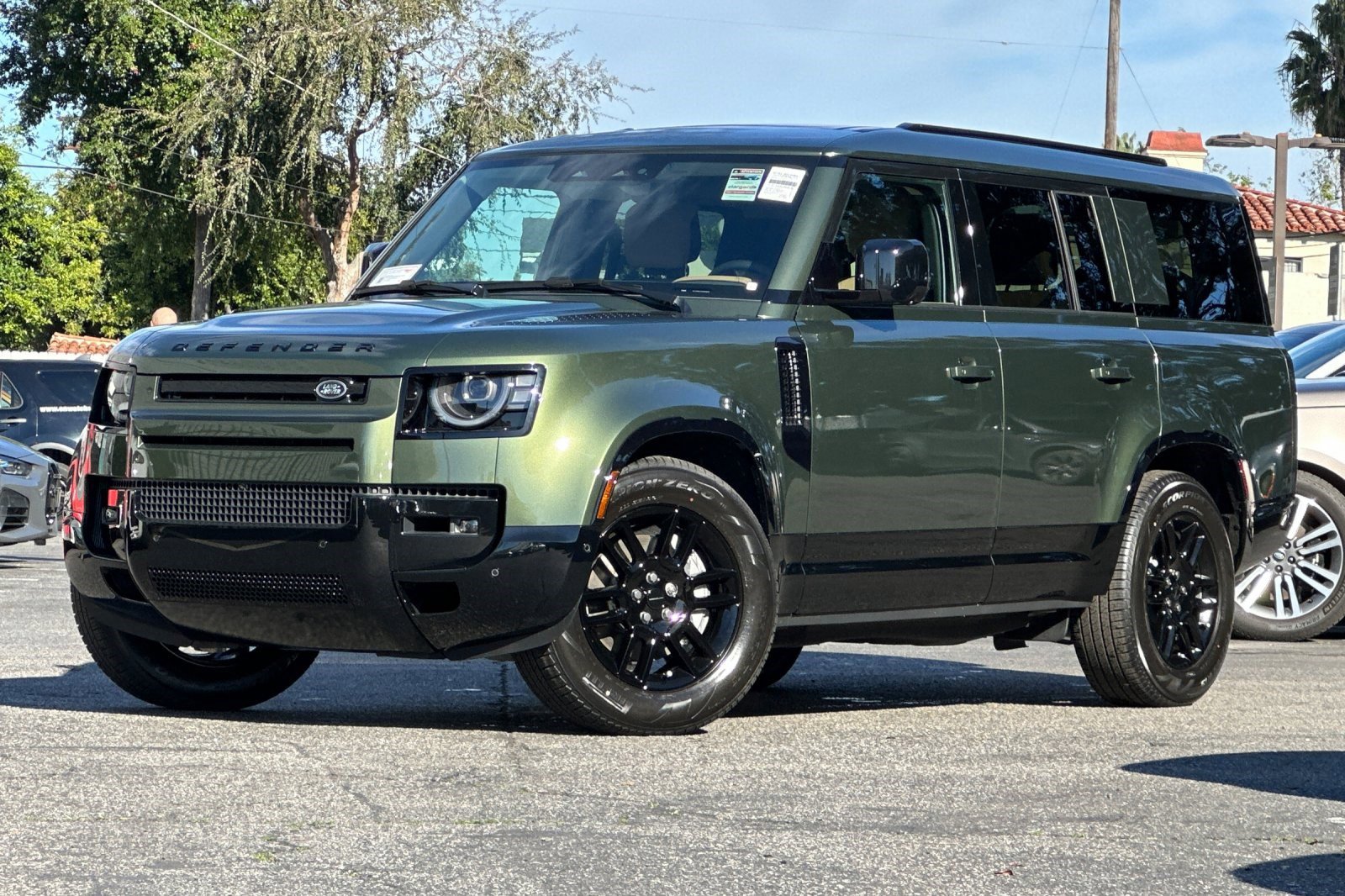 2026 Land Rover Defender X-Dynamic SE's photo