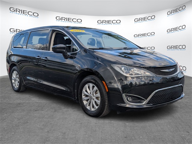 2019 Chrysler Pacifica Touring Plus's photo