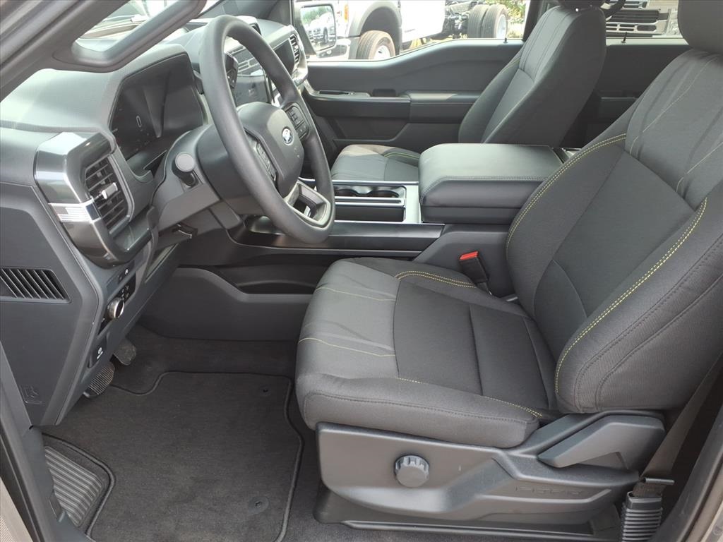 2025 Ford F-150 STX photo 4