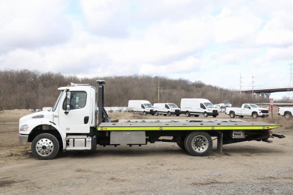 2021 Freightliner M2 photo 2