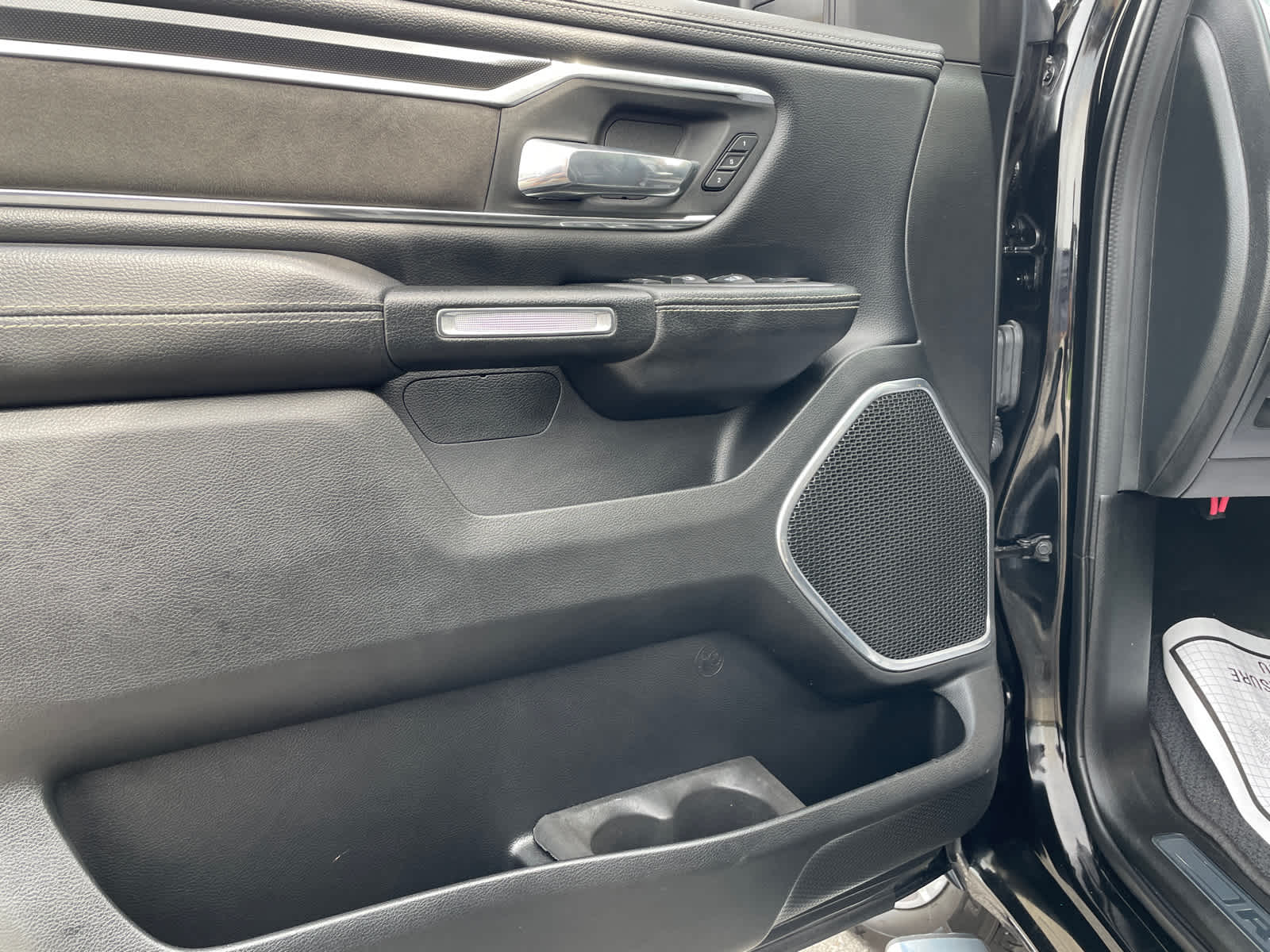 2022 Ram 1500 Laramie photo 18