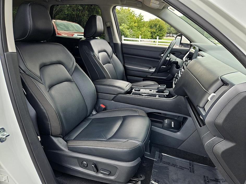 2023 Nissan Pathfinder SL photo 15