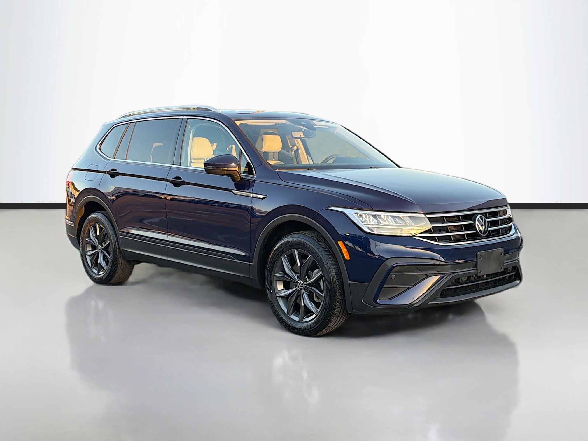 2022 Volkswagen Tiguan SE's photo